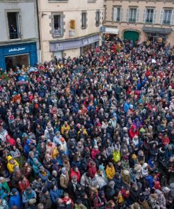 Malgré le temps maussade, il y a foule pour la Foule chantante