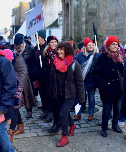 Les choristes sur le chemin du rassemblement